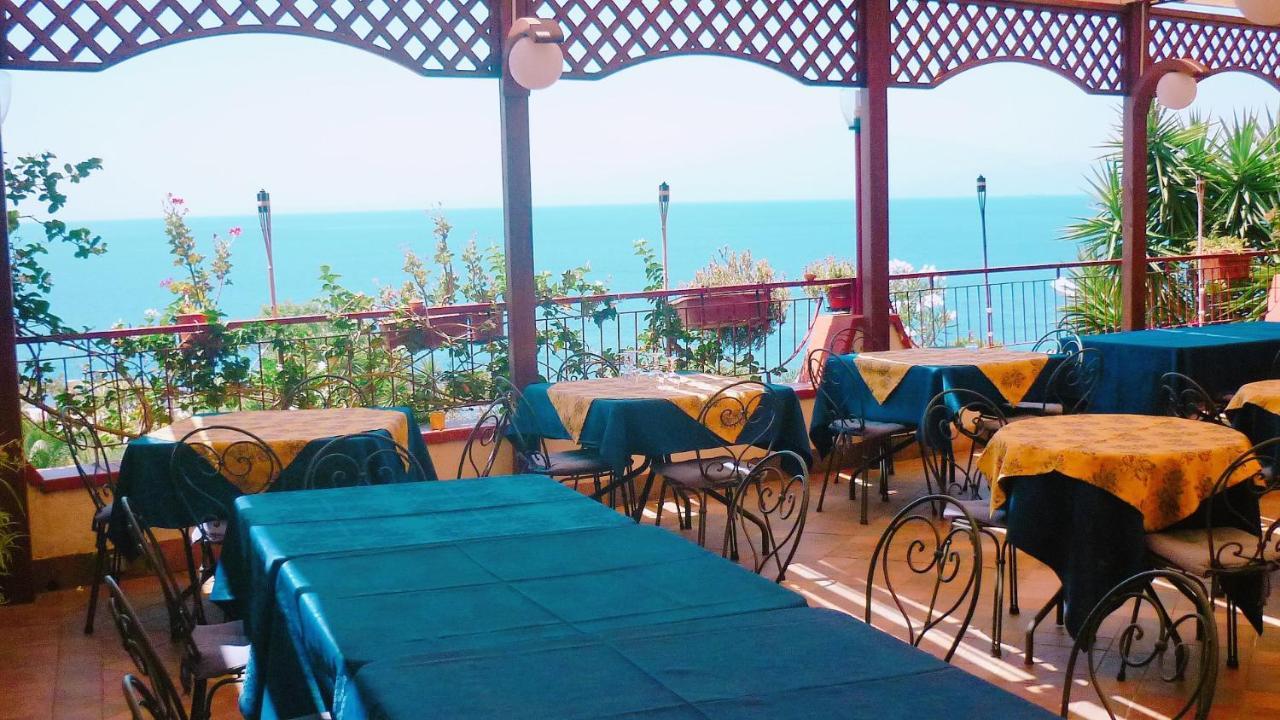 Paradiso Hotel Ristorante Riaci Capo Екстериор снимка