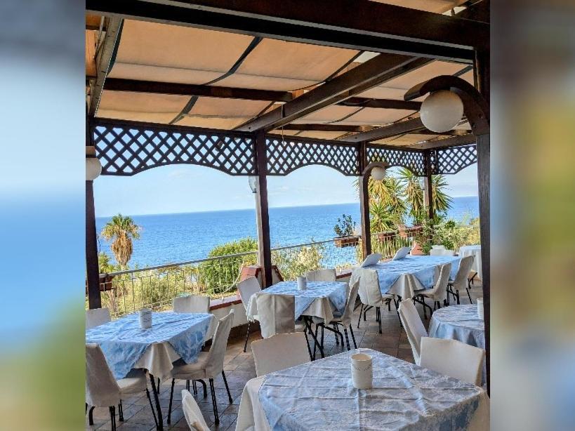 Paradiso Hotel Ristorante Riaci Capo Екстериор снимка