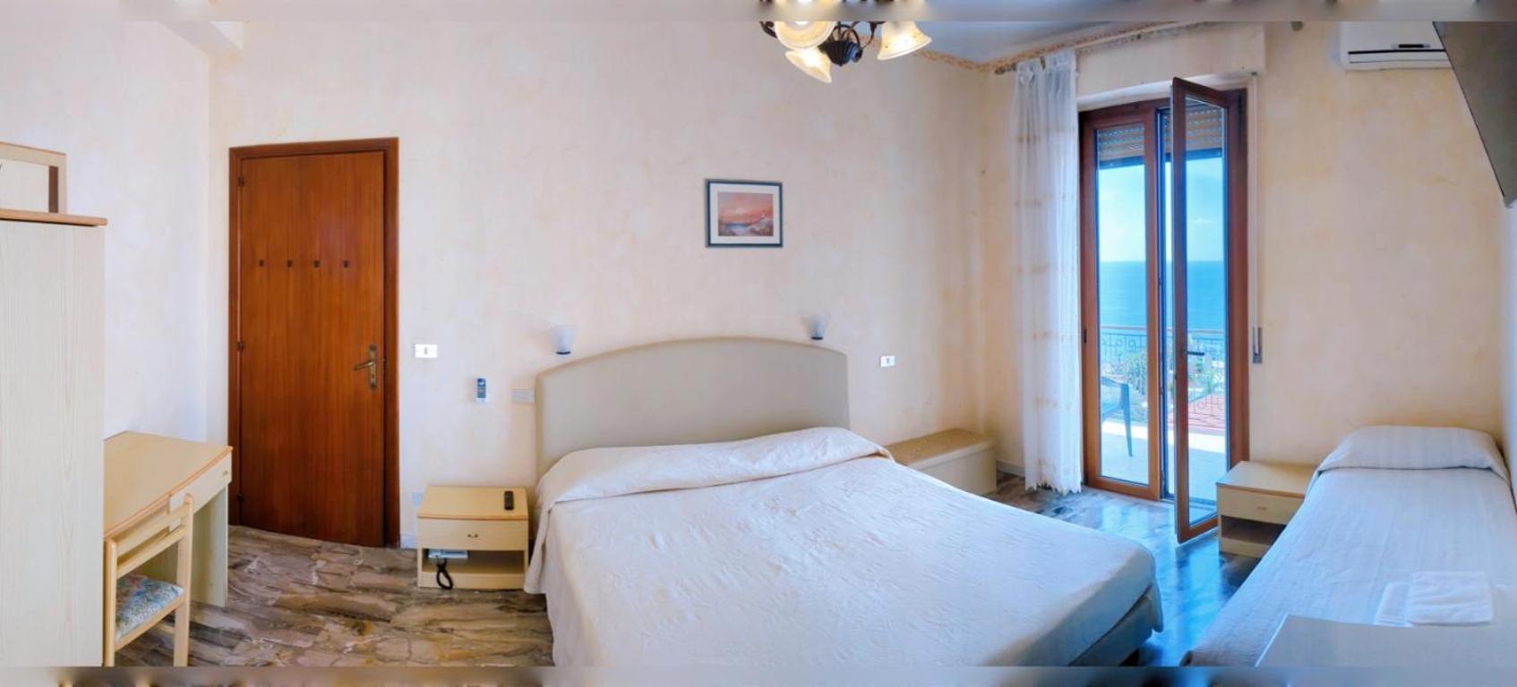 Paradiso Hotel Ristorante Riaci Capo Екстериор снимка