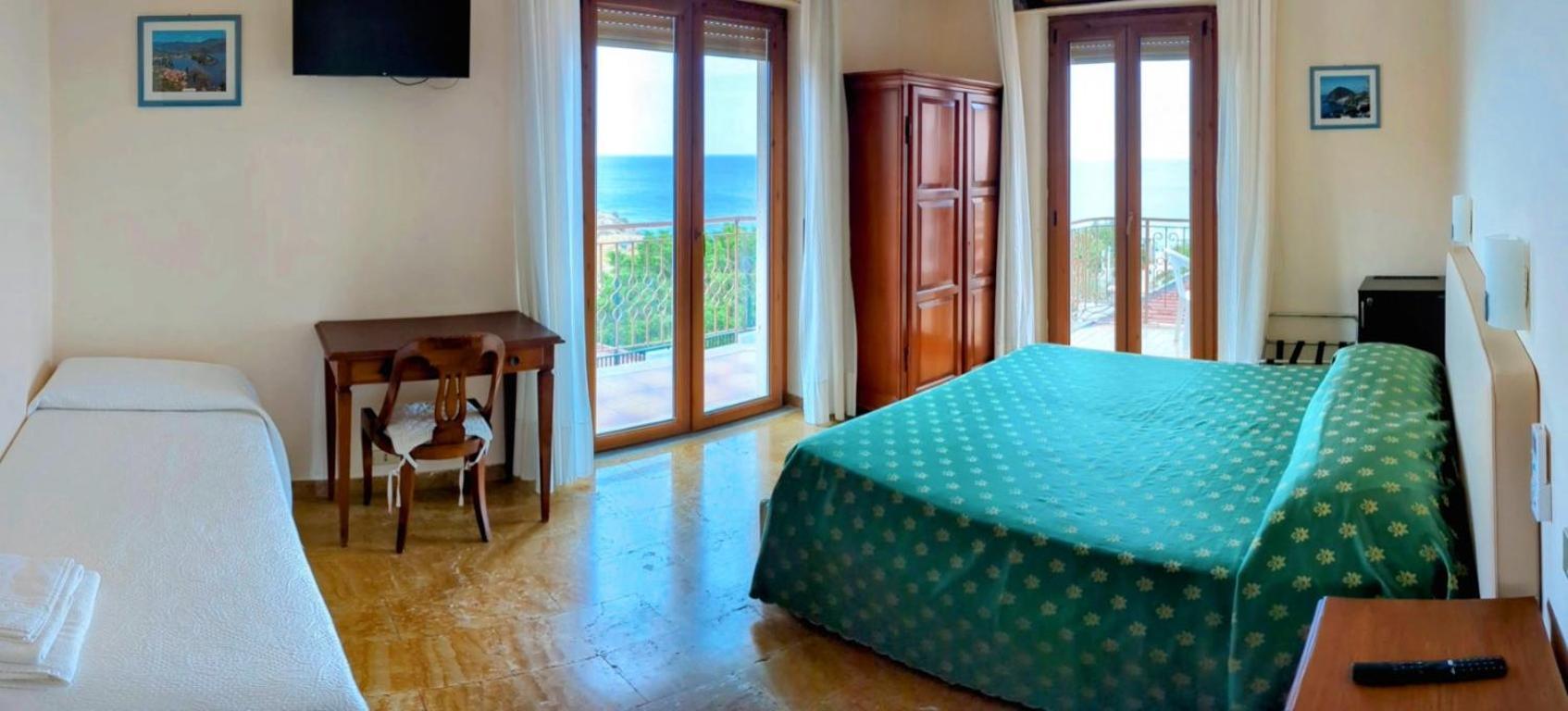 Paradiso Hotel Ristorante Riaci Capo Екстериор снимка